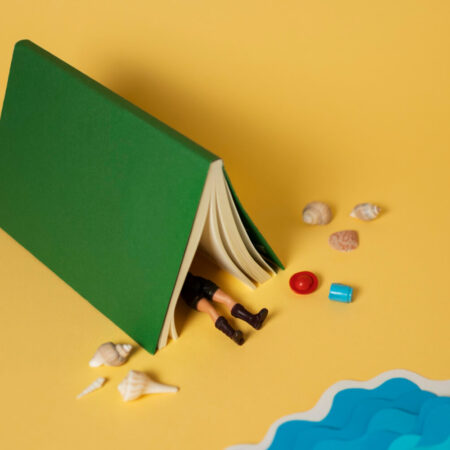Slika pokazuje ilustraciju figure čoveka kako čita knjige za leto pored plaže.