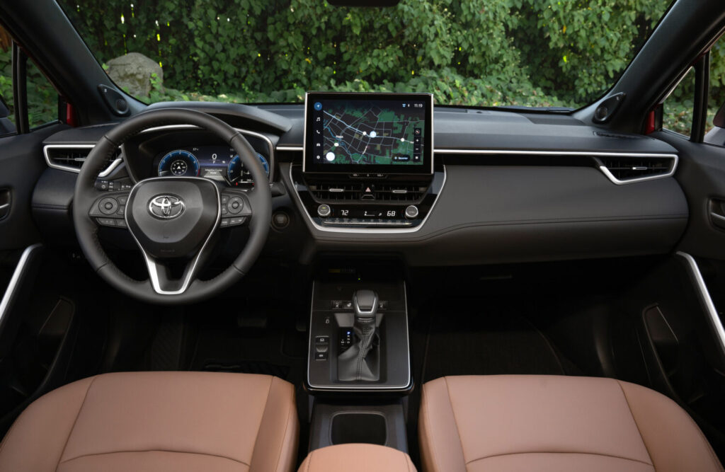 Unutrašnjost 2026 Toyota Corolla Cross modela.